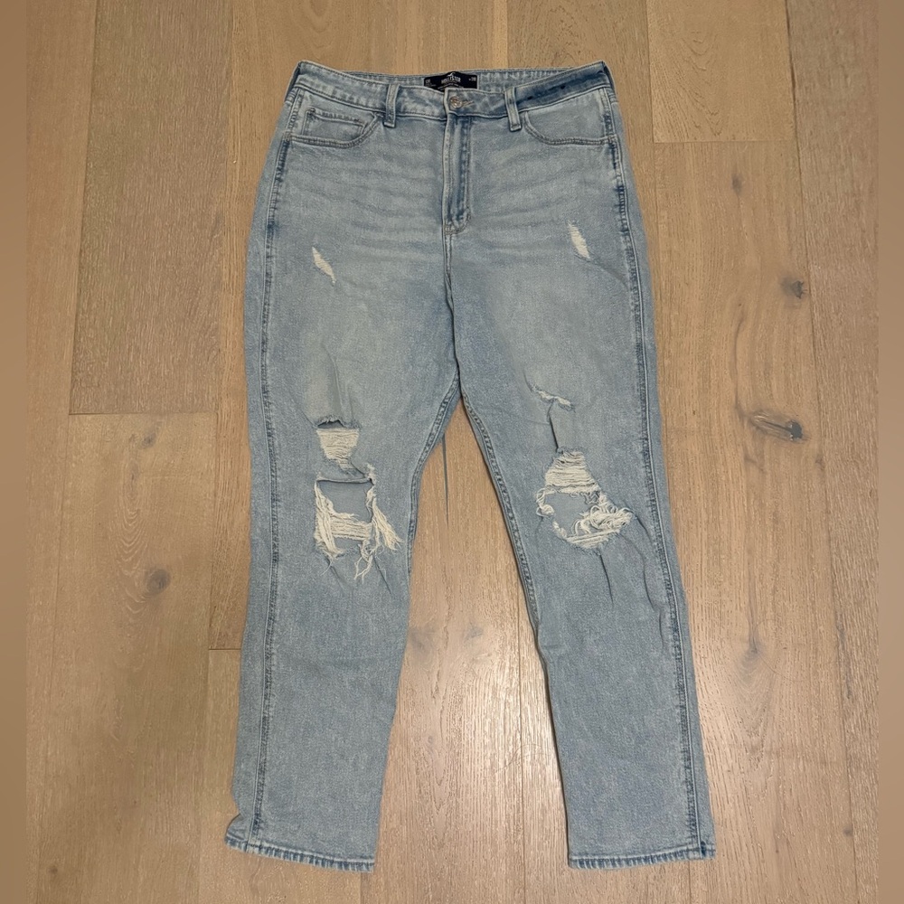 Hollister Ultra High Rise Mom Jeans - 12R/31